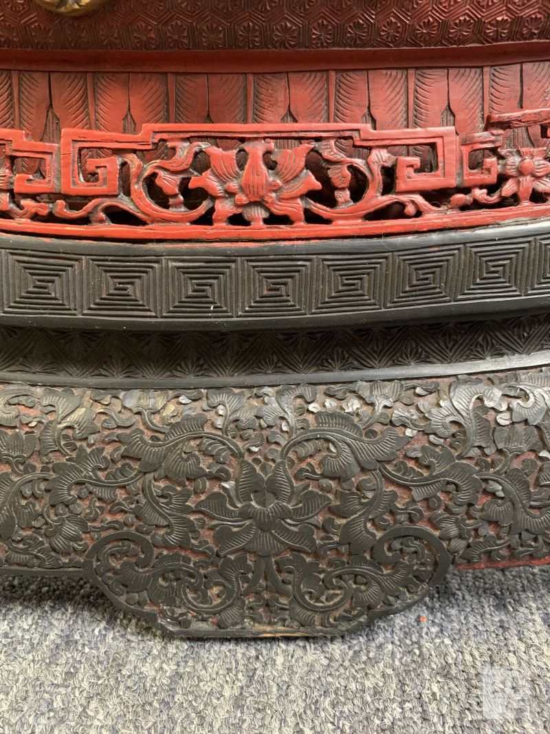清中期 剔彩嵌珐琅吉庆八宝纹花篮形璧屏一对 - 图16